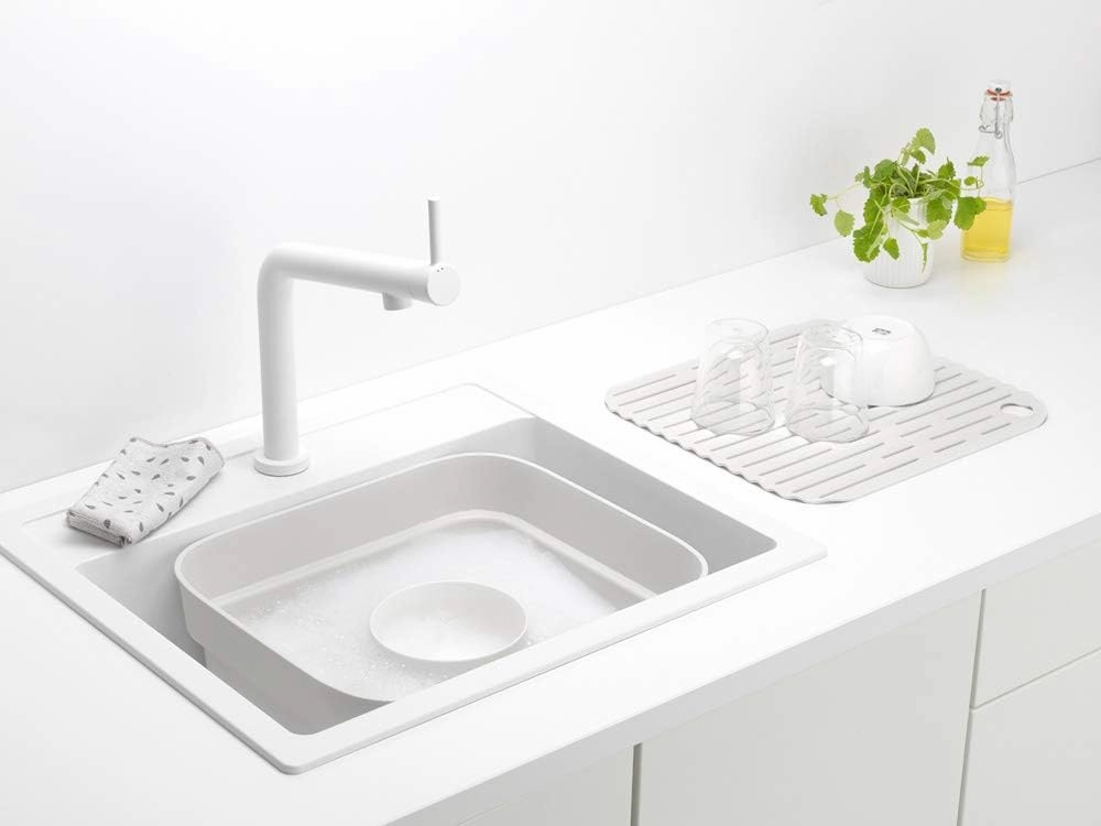 Brabantia Washing Up Dish Tub Bowl with Removable Draining Tray (Light Gray) Ideal for Rectangular/Square Kitchen Sinks (14.72 x 13.54 x 6.34)