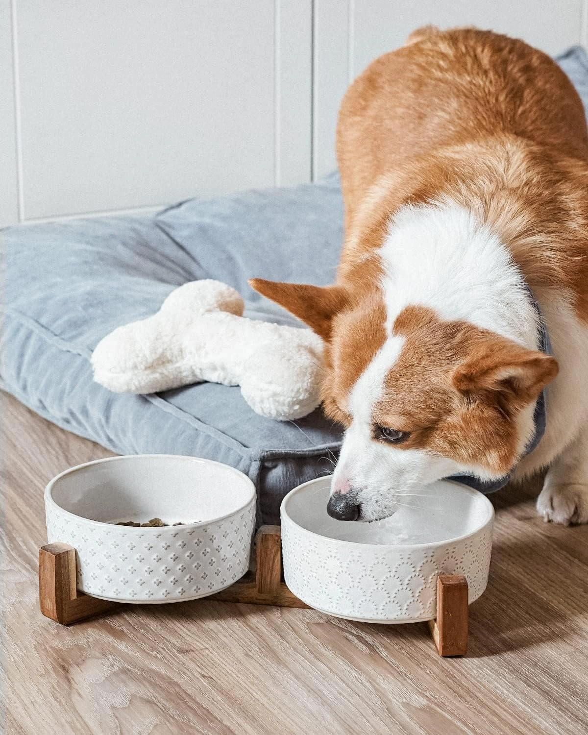 LE TAUCI Ceramic Dog Bowls, Set with Acacia Wood Stand, 7 Inch Food and Water Bowl for Medium Large Dogs