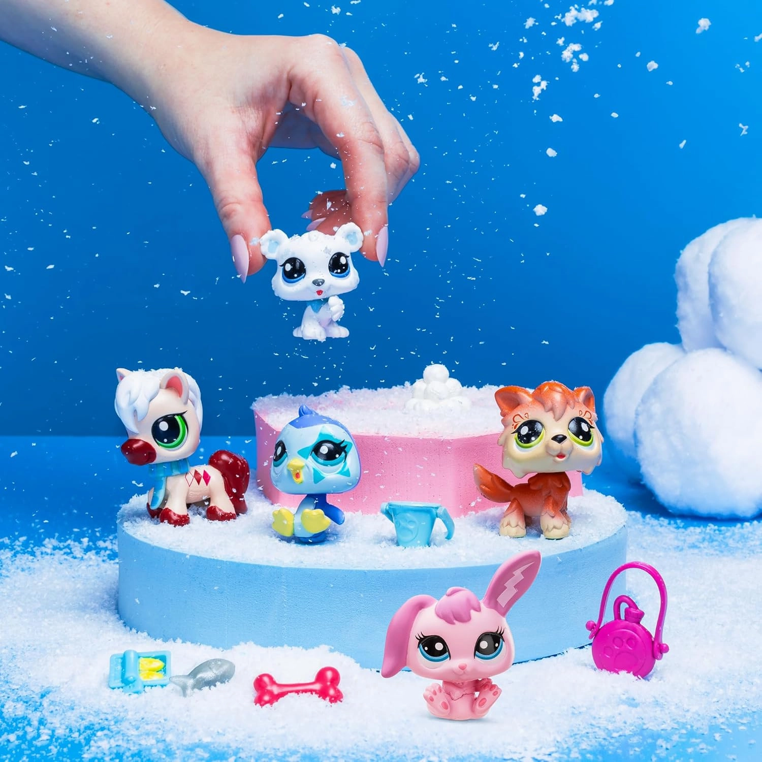 Littlest Pet Shop - Winter Besties Collector Set - LPS Gen 7, Authentic Mystery Figures, Surprise Collectible Kidult Toy, Girls, Boys, Kids, Tweens Ages 4 