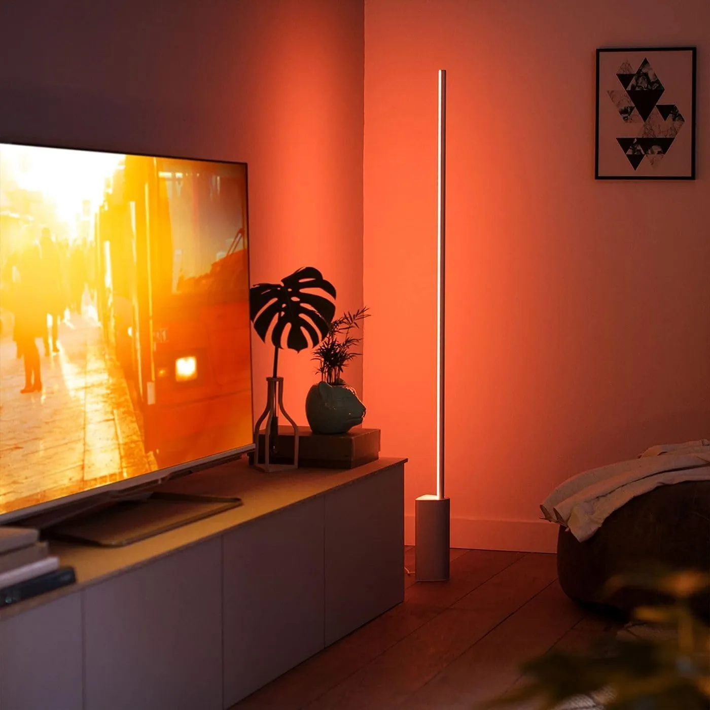 Philips Hue Gradient Signe Table Lamp, Compatible with Alexa, Apple Homekit and Google Assistant, Bluetooth Compatible, Flowing Multicolor Effect, White