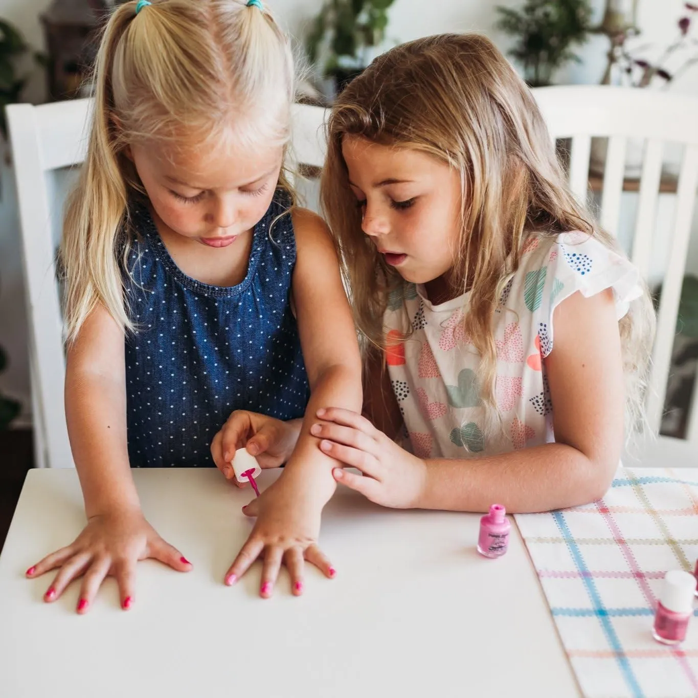 Piggy Paint | 100% Non-Toxic Girls Nail Polish | Safe, Cruelty-free, Vegan, & Low Odor for Kids | Cutie Fruity (4 Polish   Nail Art Gift Set)