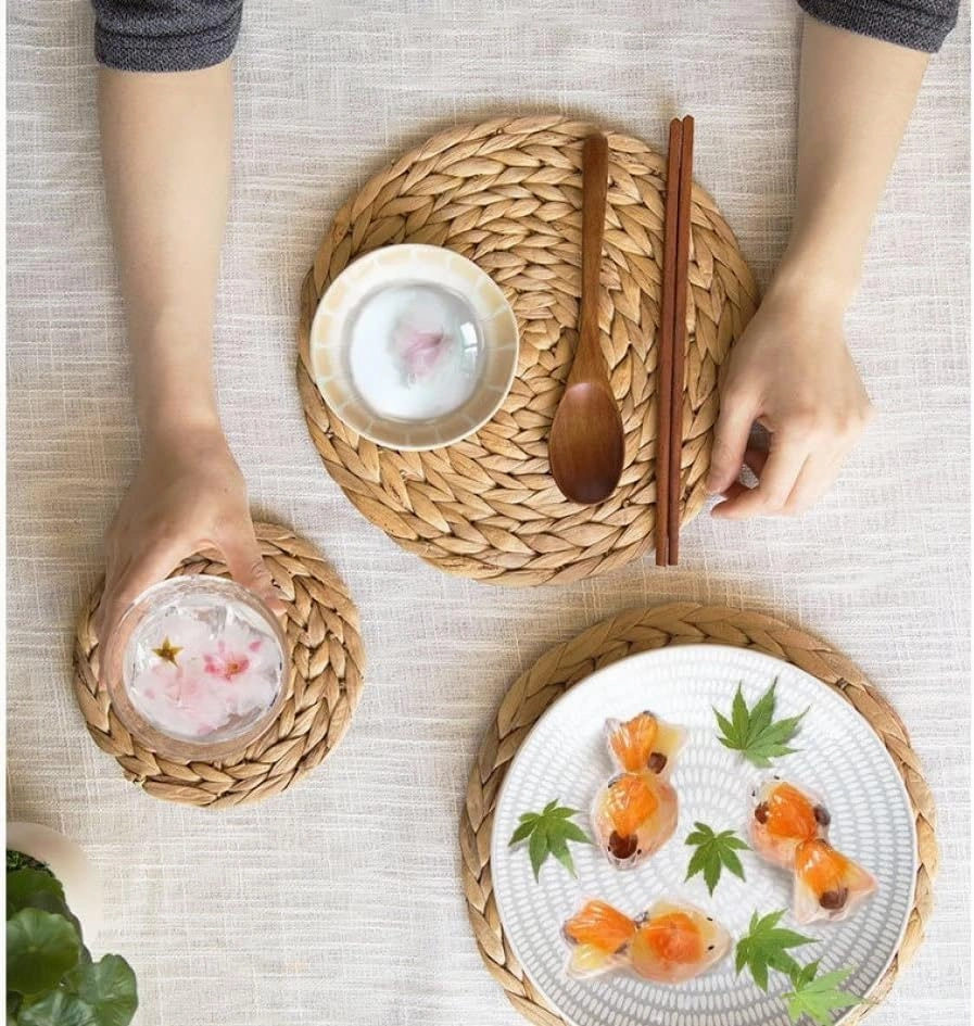 Place Mmats for Table，Placemats, Placemats Natural Gourd Grass Weave Placemats for Dining Table Set of 2,Heat Non Slip Kitchen Dinner Mats Round Weave Table Mats Eco Friendly Decorate Coaster(4.3 in)