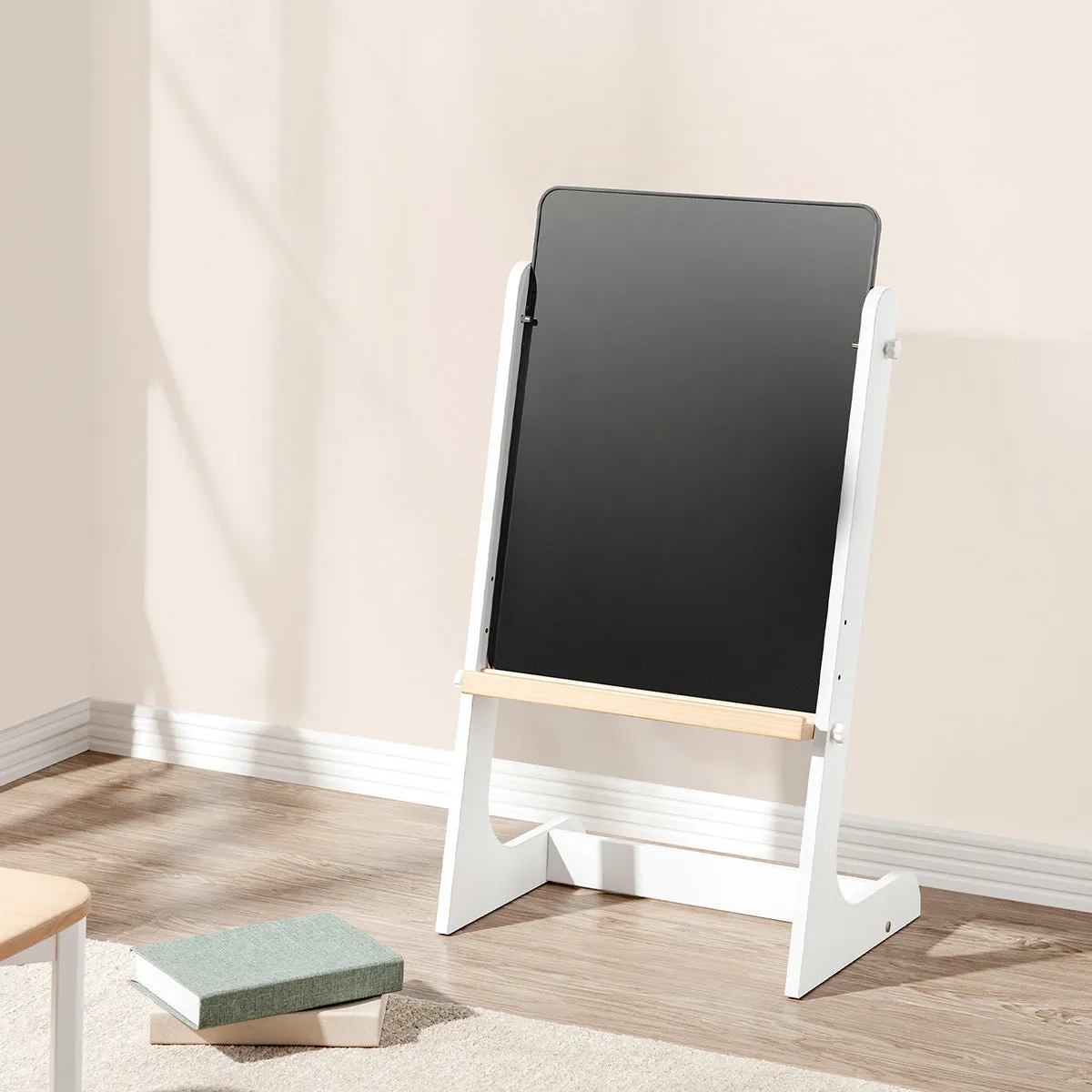 Tidy Magnetic Drawing Board